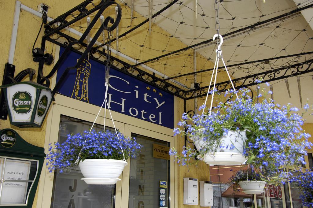 City Hotel Siófok Eksteriør bilde